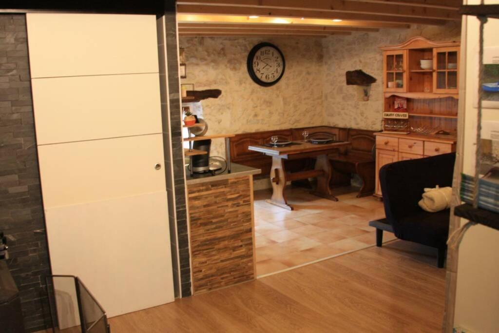Le Portougais, Chalet A Chanaz, La Petite Venise Savoyarde Exterior photo